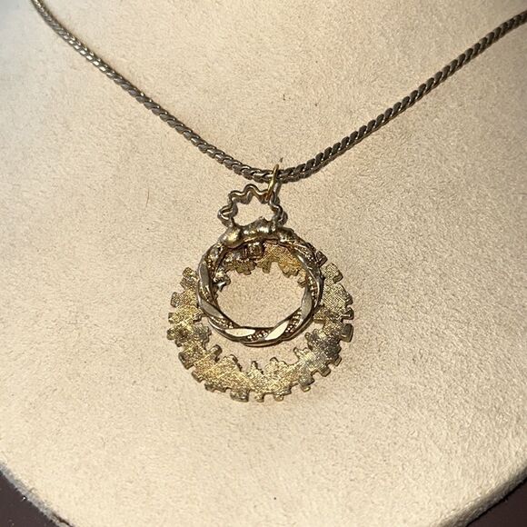 Vintage Necklace with  Double Hoop Pendant! - Picture 5 of 8